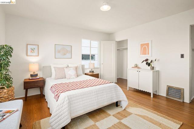 636 Euclid Ave, Berkeley CA: https://media.crmls.org/mediaz/9871eedc-4982-48e0-a0b8-fec05777f48b.jpg