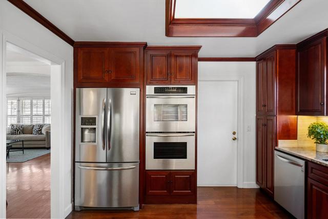 403 Santa Florita Avenue, Millbrae CA: https://media.crmls.org/mediaz/9872057d-0611-49b0-b4c1-dc3ccfaa4ea3.jpg