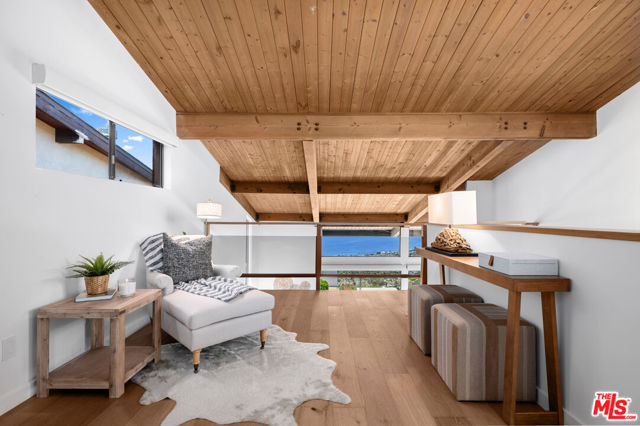 1183 La Mirada Street, Laguna Beach CA: https://media.crmls.org/mediaz/98723275-cdb0-4a00-abcc-503562e9ad69.jpg