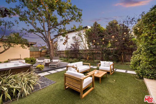 630 Brooks Avenue, Venice CA: https://media.crmls.org/mediaz/98725a5d-595b-4844-8b07-71ae73fa98b5.jpg