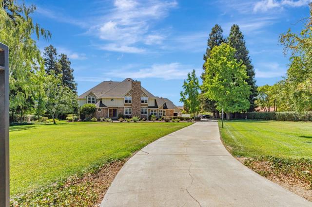 9885 Lantz Drive, Morgan Hill CA: https://media.crmls.org/mediaz/9872ed57-82a5-4265-b1cb-8ce16fdc233a.jpg