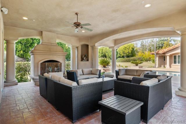 18050 Rancho La Cima Corte, Rancho Santa Fe CA: https://media.crmls.org/mediaz/987350b1-4567-4a56-8095-40e3db419b19.jpg