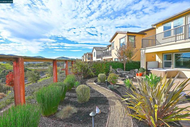 528 Caprio Ct, San Ramon CA: https://media.crmls.org/mediaz/98739a5e-9b09-45fe-87bf-79b0b268be26.jpg