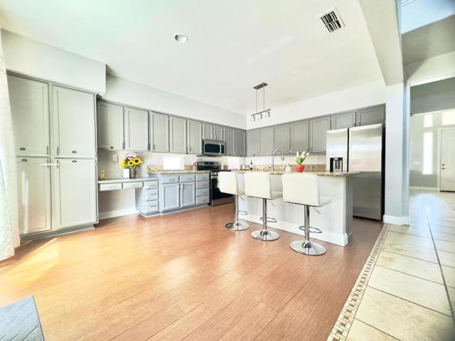 9562 E Park Drive, Elk Grove CA: https://media.crmls.org/mediaz/9873a986-a9da-4862-aa34-5478785bc650.jpg