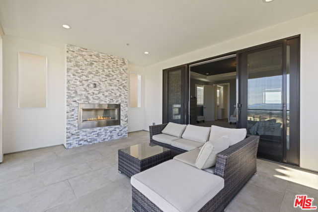20162 W Cromwell Way, Porter Ranch CA: https://media.crmls.org/mediaz/9873b6c9-2214-4d2c-835e-630e57ca2dd9.jpg