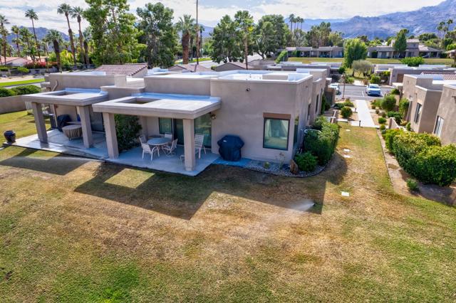72516 Sandstone Lane, Palm Desert CA: https://media.crmls.org/mediaz/98751540-293e-4359-ae1f-33790e6e1b3c.jpg