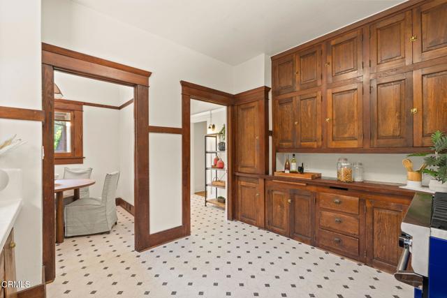 2039 Edgewood Drive, South Pasadena CA: https://media.crmls.org/mediaz/9875337e-3c86-4504-a742-183a2dcf2fea.jpg
