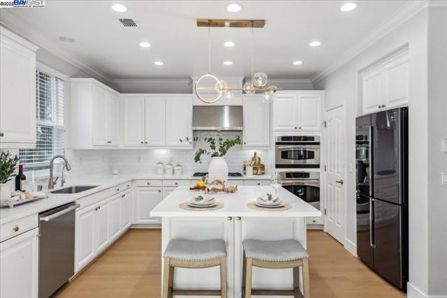 4875 Thorndike Ln, Dublin CA: https://media.crmls.org/mediaz/9875360a-5017-49da-be90-21a655cfb354.jpg