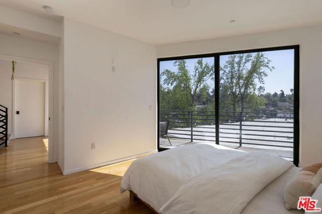 1403 Eagle Vista Drive, Los Angeles CA: https://media.crmls.org/mediaz/98753696-4cae-47aa-b783-a45501887696.jpg