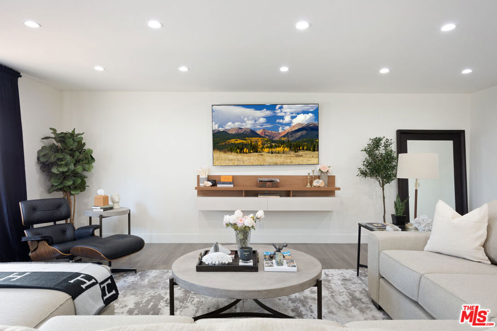 7815 Fenwick Street, Sunland, CA 91040