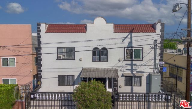 223 N Breed Street, Los Angeles CA: https://media.crmls.org/mediaz/98756d84-8c8d-48a0-a0b2-d114092ace6b.jpg