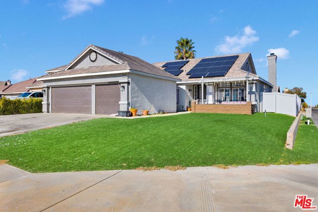 13292 Via Del Lago, Victorville CA: https://media.crmls.org/mediaz/98757565-0e3e-42cc-8fdc-92dfb408105e.jpg