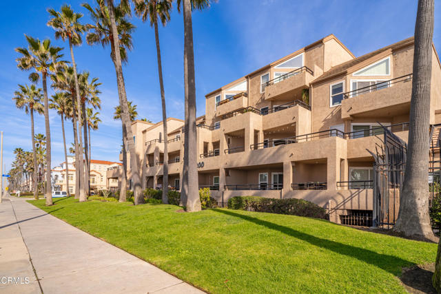 1200 Pacific Coast Highway, Huntington Beach CA: https://media.crmls.org/mediaz/9876315a-ed72-45eb-806b-17fc67de68fb.jpg