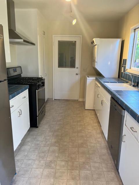 125 Bella Vista Drive, Hillsborough CA: https://media.crmls.org/mediaz/987694f1-1097-464d-878c-30d950c8ae4c.jpg