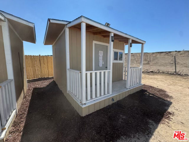 441 F Street, Needles CA: https://media.crmls.org/mediaz/9877759a-4951-4e6e-bb82-6b1386cc6edb.jpg