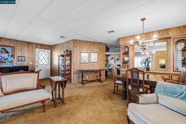1474 Wakefield Dr, Hayward CA: https://media.crmls.org/mediaz/987786a6-0f20-4326-90a6-0e878e1daa3f.jpg