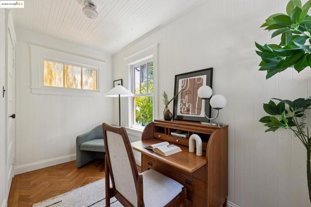 6521 Herzog St, Oakland CA: https://media.crmls.org/mediaz/9877b7aa-75a6-4352-8b42-b8fc319cf22d.jpg