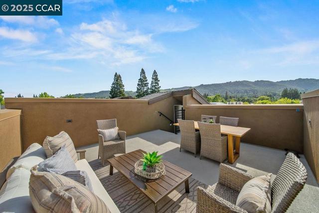 600 Hartz Ave, Danville CA: https://media.crmls.org/mediaz/9877d55c-c784-46e6-829a-5f0e23263d95.jpg