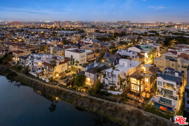 5105 Via Donte, Marina del Rey CA: https://media.crmls.org/mediaz/9877ee59-73c9-433c-a3d0-8736b932a7aa.jpg
