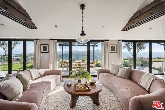 7840 Torreyson Drive, Los Angeles CA: https://media.crmls.org/mediaz/9877f028-4574-489e-ba76-8d2e5f6e6126.jpg