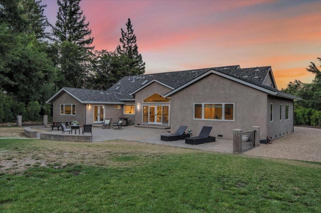 15211 Becky Lane, Monte Sereno CA: https://media.crmls.org/mediaz/98784008-be90-425c-8f44-9d5d6e7c645c.jpg