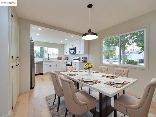 2112 Matthew CT, Pittsburg CA: https://media.crmls.org/mediaz/98786482-d21f-420d-bf73-2e4e370404fd.jpg