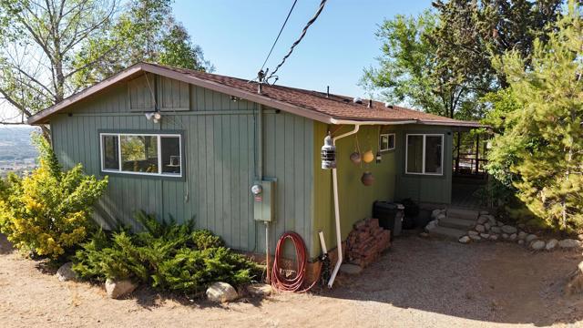 38281 Western Hills Drive, Anza CA: https://media.crmls.org/mediaz/98789b78-c8c7-44f0-941a-0ea78e52c190.jpg