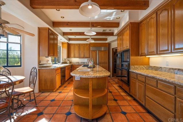 Detail Gallery Image 11 of 60 For 3577 Stonegate Pl, Fallbrook,  CA 92028 - 5 Beds | 6/1 Baths