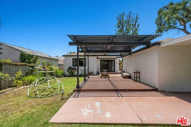 14357 Collins Street, Sherman Oaks CA: https://media.crmls.org/mediaz/9878c82e-c55b-40e1-9364-4b6a58d94bde.jpg