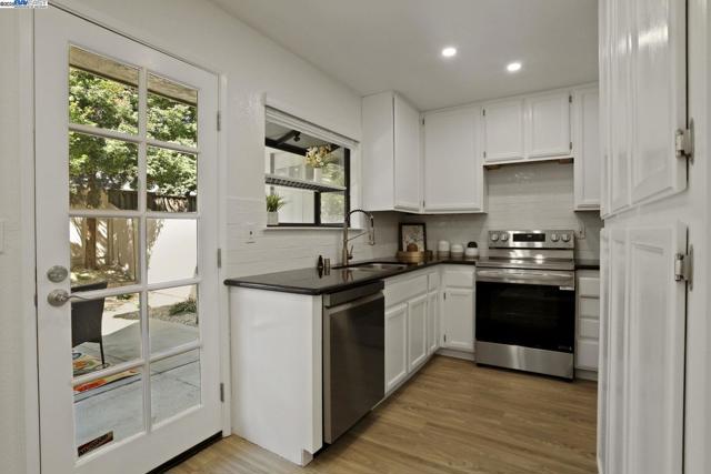 7650 Arbor Creek Cir, Dublin CA: https://media.crmls.org/mediaz/9879077f-ee51-4d7a-89c1-aa98b3e6f6c7.jpg