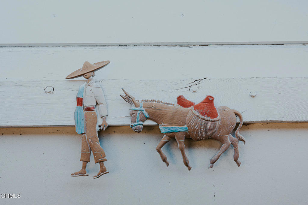 https://media.crmls.org/mediaz/98797b8d-29e9-49bf-bae2-53035190d1b7.jpg?preset=X-Large