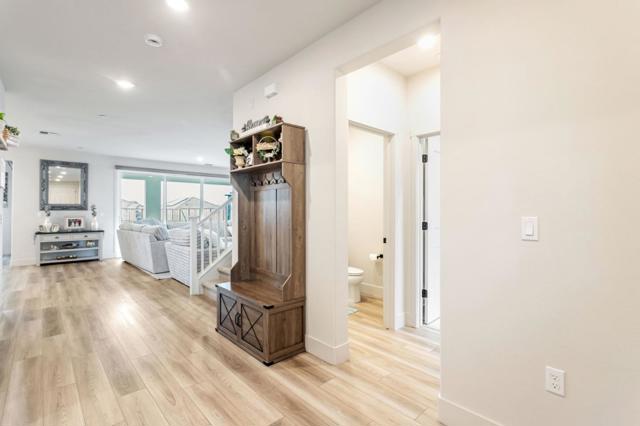 172 Vienna Way, Hollister CA: https://media.crmls.org/mediaz/9879ce7e-8dfa-43b6-927f-e29aaf539ffc.jpg