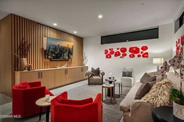 33433 Decker School Road, Malibu CA: https://media.crmls.org/mediaz/987a7bda-f9a1-4b1d-84c3-5cd9f28501bb.jpg