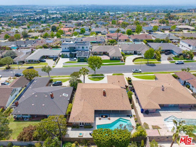 5210 S Corning Avenue, Los Angeles CA: https://media.crmls.org/mediaz/987a84d4-a60f-479c-b06d-56bc4644ce32.jpg