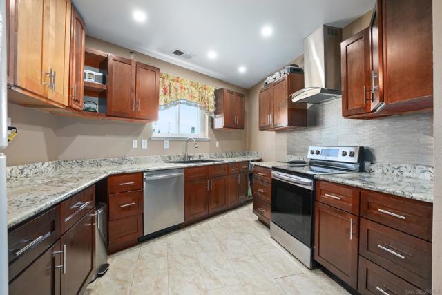 553 3rd Ave, Redwood City CA: https://media.crmls.org/mediaz/987aba76-5252-4dcd-b5a7-33fab2593dcd.jpg