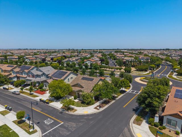 1141 Navigator Drive, Lathrop CA: https://media.crmls.org/mediaz/987acf86-d99f-47bc-9db6-b796315329ff.jpg