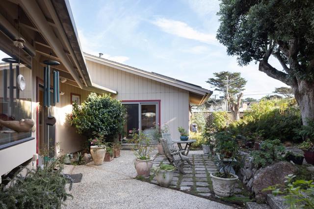 1209 Ocean View Boulevard, Pacific Grove CA: https://media.crmls.org/mediaz/987af0a8-463e-4fc7-9cc2-b4d475985e53.jpg