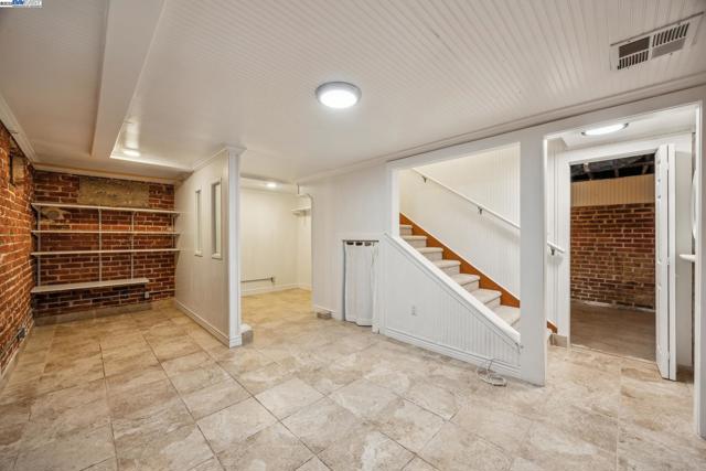 628 Saint Mary St, Pleasanton CA: https://media.crmls.org/mediaz/987b9b58-26e3-4d22-b7ba-15fe8e671551.jpg