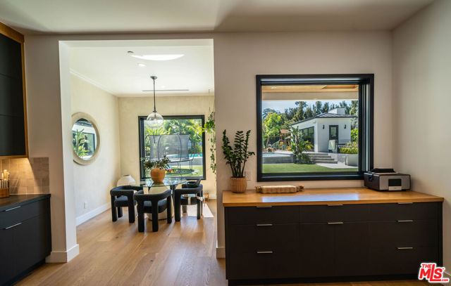 18938 Wells Drive, Tarzana CA: https://media.crmls.org/mediaz/987c5c04-2f2f-422e-81a1-aca4e4f5919e.jpg