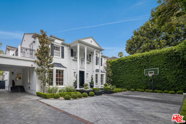 9885 Carmelita Avenue, Beverly Hills CA: https://media.crmls.org/mediaz/987c8e9f-30db-482b-be4a-792c09be17d0.jpg