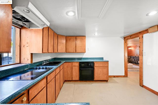 806 54Th St, Oakland CA: https://media.crmls.org/mediaz/987c9f0f-1bb4-41e0-a19c-2149d6b58e7a.jpg