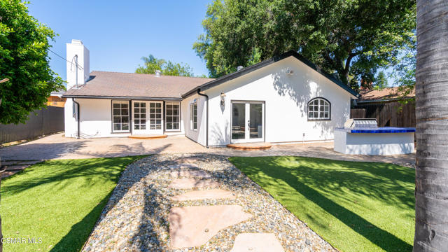 5726 Donna Avenue, Tarzana CA: https://media.crmls.org/mediaz/987cde14-41ad-4267-b639-91ee11219517.jpg