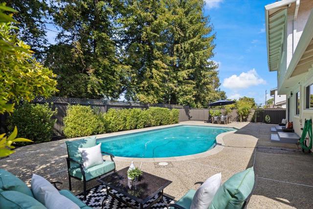 21547 Rosario Avenue, Cupertino CA: https://media.crmls.org/mediaz/987ddf2a-ffb2-42dc-b2af-8200e870c506.jpg