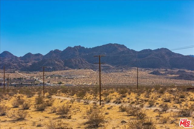 5737 Mojave Ranch Road, Joshua Tree CA: https://media.crmls.org/mediaz/987e6d56-aabb-4cb9-ba43-0b754a62f9ec.jpg