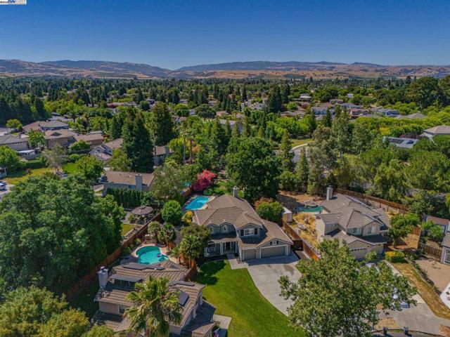 96 Trixie Dr, Livermore CA: https://media.crmls.org/mediaz/987ea663-a58c-4b76-aa0b-116a65dab269.jpg