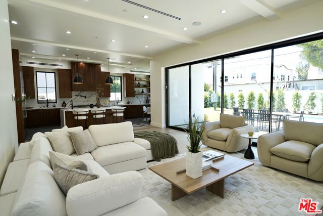 1441 S Oakhurst Drive, Los Angeles CA: https://media.crmls.org/mediaz/987eaa3b-2daa-4733-82bf-7f33a4754060.jpg