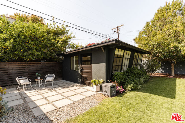 2709 S Harcourt Avenue, Los Angeles CA: https://media.crmls.org/mediaz/987ec16a-2b67-4211-8e00-d311c1b6f4d4.jpg
