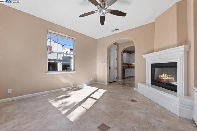 9752 Belladonna Dr, San Ramon CA: https://media.crmls.org/mediaz/987ee027-d34f-4627-8a43-0b4b47988109.jpg
