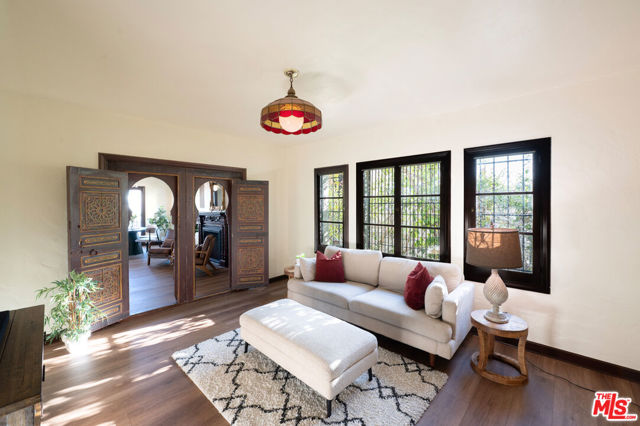6655 Emmet Terrace, Los Angeles CA: https://media.crmls.org/mediaz/987f1eb5-8979-4acf-9e96-fa4563ac58fb.jpg