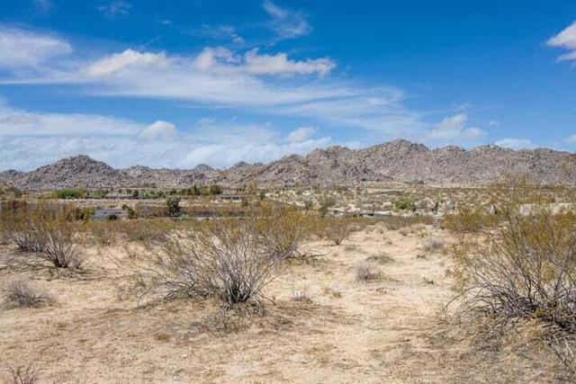 127 Twentynine Palms Highway, Joshua Tree CA: https://media.crmls.org/mediaz/987f51a0-2223-4086-904f-85166ffb75c2.jpg